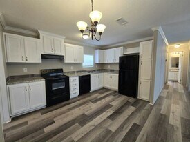 18118 US-41 in Lutz, FL - Building Photo