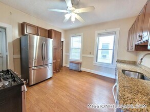 110 Howland St in Boston, MA - Building Photo - Building Photo