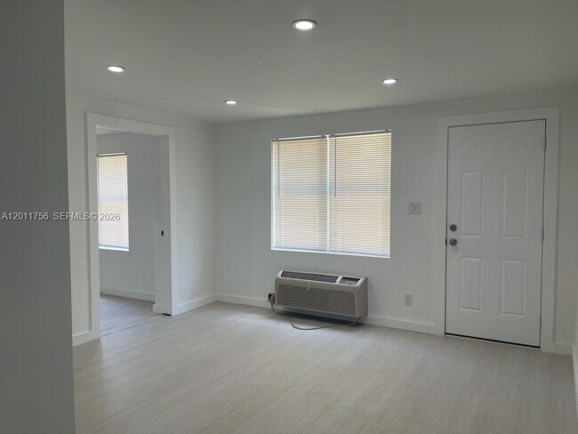 5800 Taylor St in Hollywood, FL - Building Photo - Building Photo