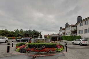 2760 76th Ave SE in Mercer Island, WA - Building Photo