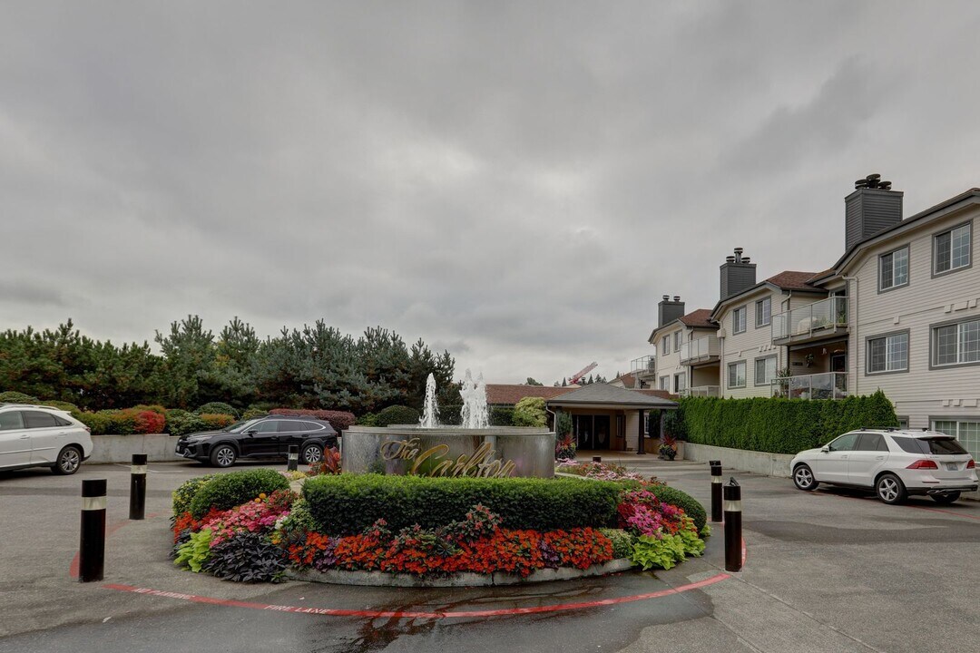 2760 76th Ave SE in Mercer Island, WA - Building Photo