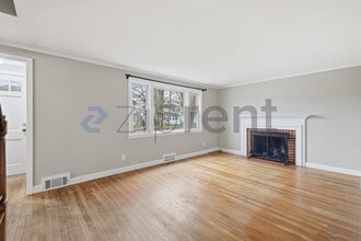 18 St James St in West Hartford, CT - Foto de edificio - Building Photo