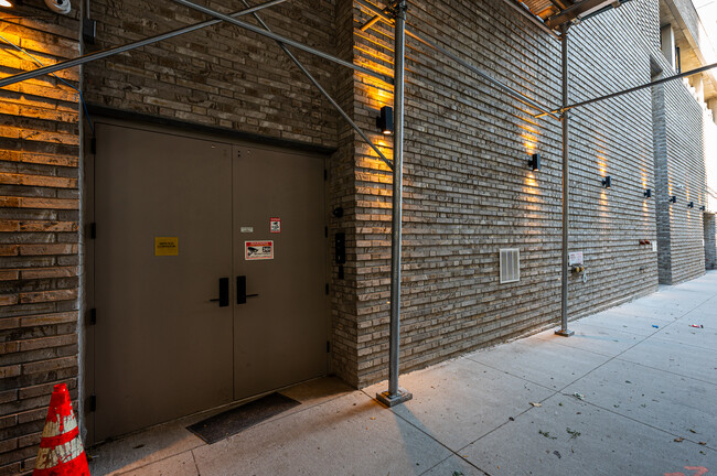 Pearson Street Condos in Long Island City, NY - Building Photo - Building Photo