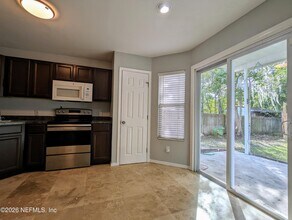572 Staffordshire Dr in Jacksonville, FL - Building Photo - Building Photo