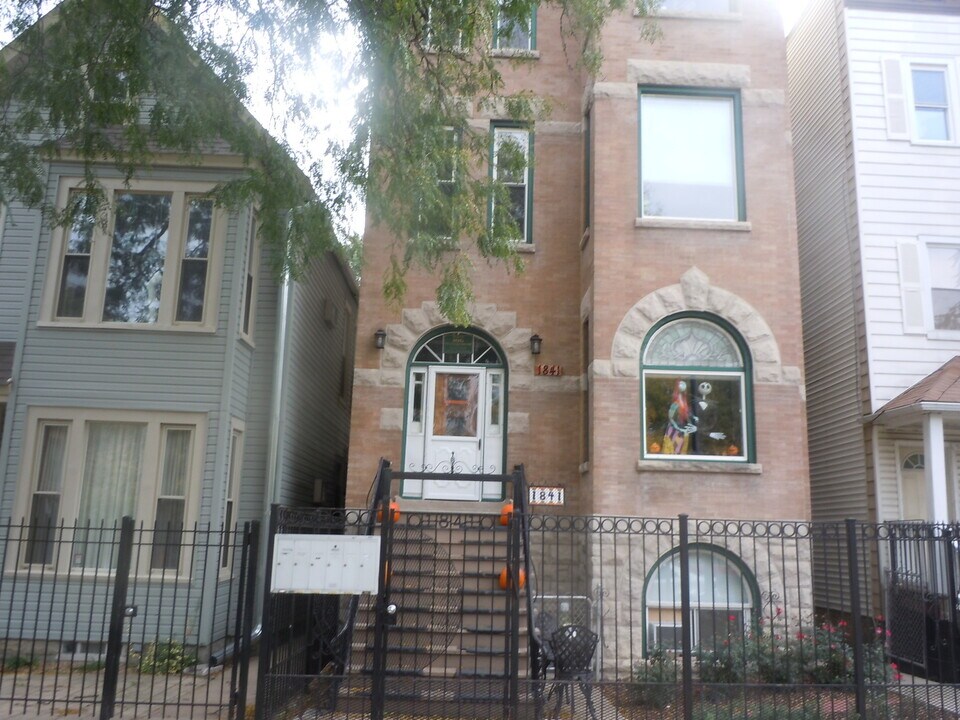1841 N Kedzie Ave-Unit -2F in Chicago, IL - Building Photo