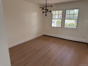 6 Hillview Ct in Commack, NY - Building Photo - Building Photo
