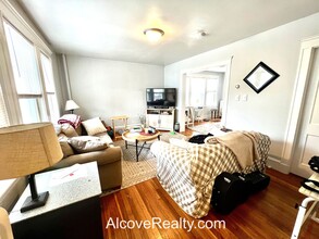 39 Sterling St, Unit 1 in Somerville, MA - Foto de edificio - Building Photo