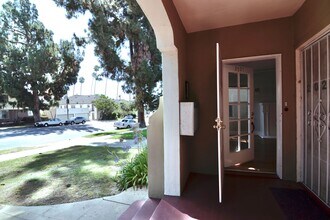 2021 N Vermont Ave in Los Angeles, CA - Building Photo - Building Photo