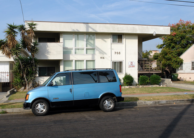 705 Walnut St in Inglewood, CA - Building Photo - Building Photo