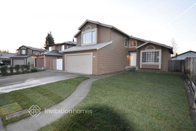 242 Newport Cir in Vacaville, CA - Foto de edificio - Building Photo