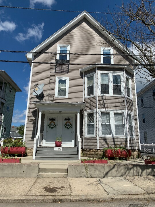 92 W Cole St-Unit -3 in Pawtucket, RI - Building Photo