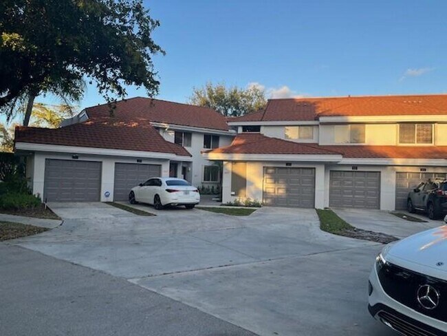 992 NW 93rd Ave in Plantation, FL - Building Photo - Building Photo