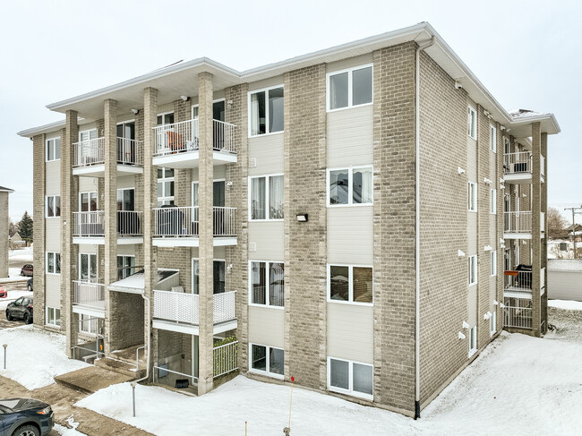 3318 René-Vigneron Rue in Québec, QC - Building Photo - Primary Photo