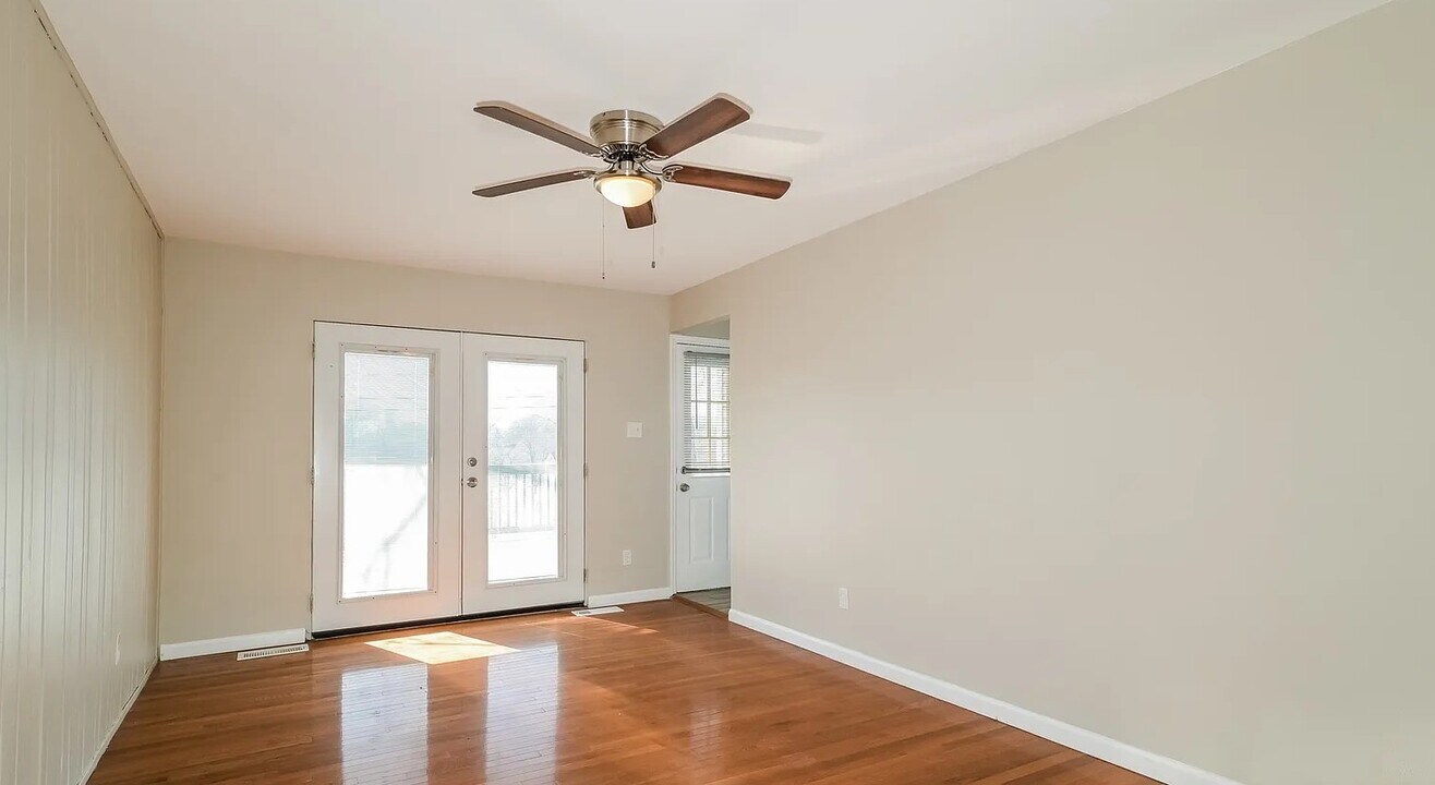 5801 Sir Edward Ct in Florissant, MO - Building Photo