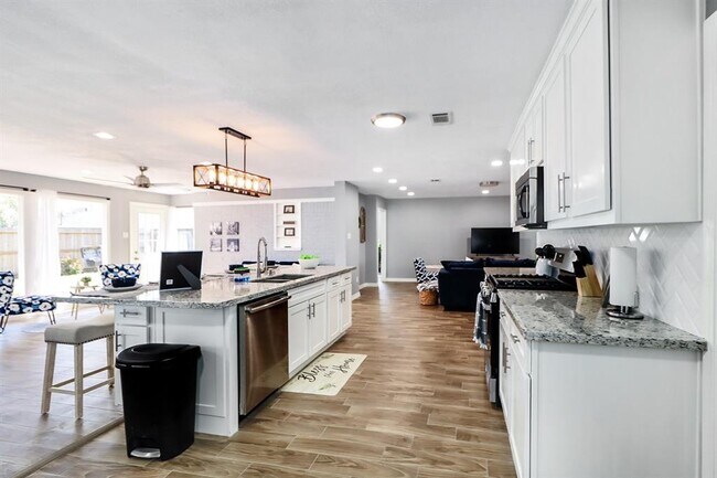 4722 Northrup Dr