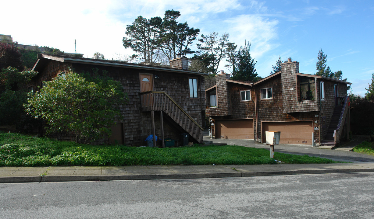 490 Lewis Ln in Pacifica, CA - Building Photo