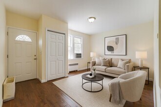 4 Rademan Pl in Jersey City, NJ - Building Photo - Building Photo