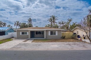 460 82nd Ave in St Pete Beach, FL - Building Photo