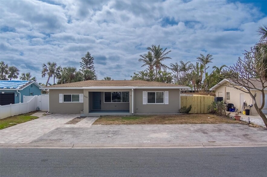460 82nd Ave in St Pete Beach, FL - Building Photo