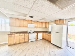 1725 S Lucerne St in Las Vegas, NV - Building Photo - Building Photo