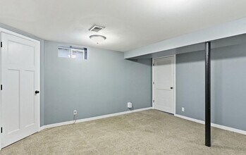 7529 Grover St in Omaha, NE - Building Photo - Building Photo