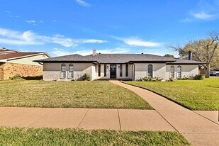 2809 Wood Wind Dr in Pantego, TX - Building Photo