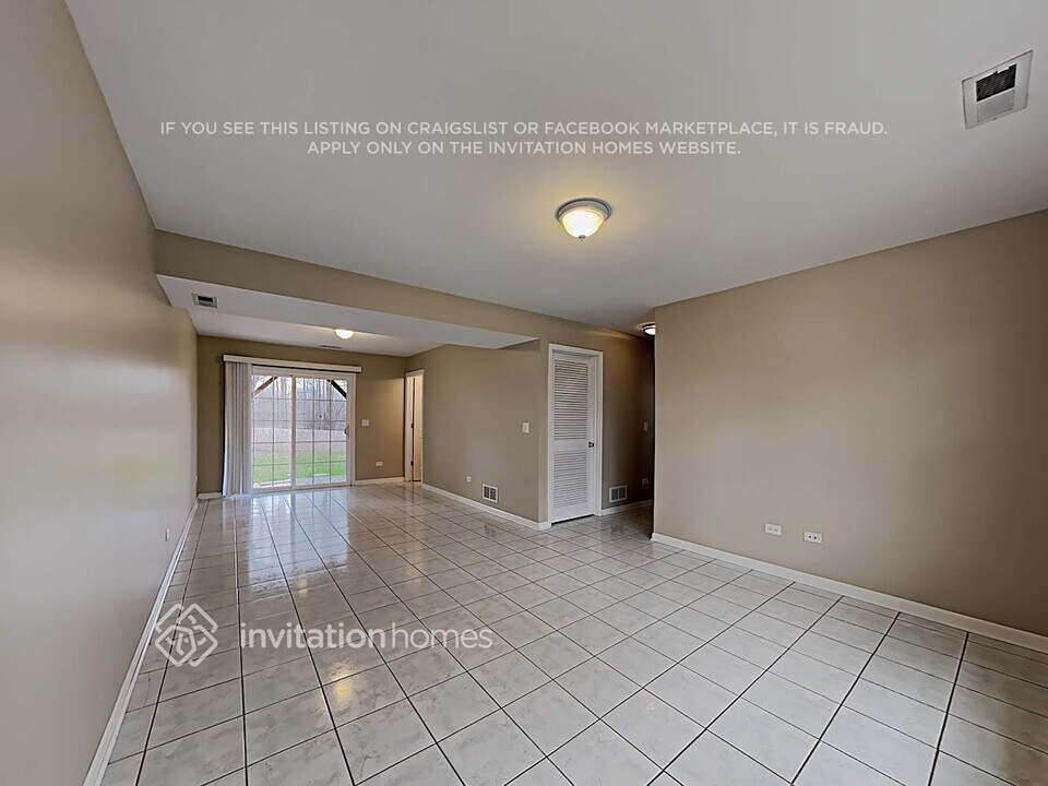 29835 Bayshore Dr in Lake Bluff, IL - Building Photo