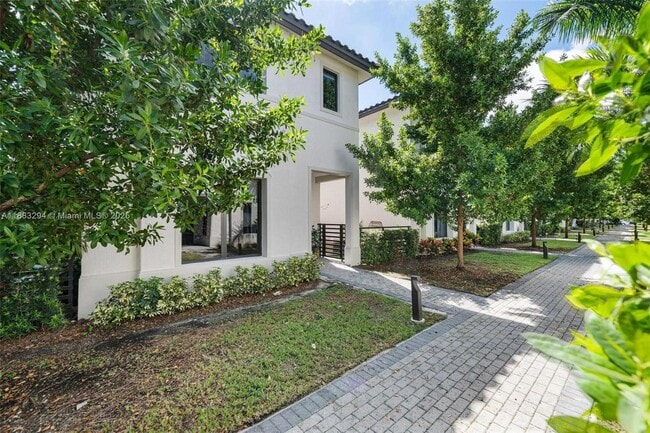 4408 NW 80th Ave in Doral, FL - Building Photo - Building Photo