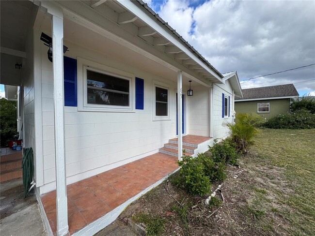 825 Poinsettia Dr in Eustis, FL - Building Photo - Building Photo