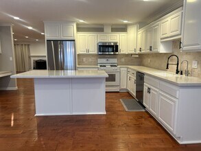 2144 Queensberry Rd in Pasadena, CA - Building Photo - Building Photo