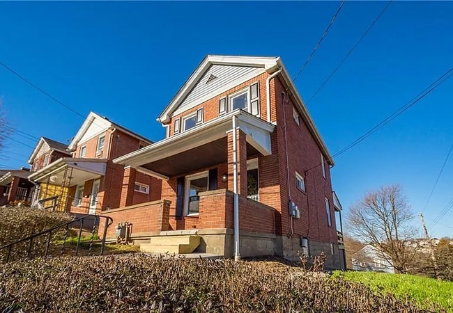 3431 Duquesne Ave in West Mifflin, PA - Foto de edificio - Building Photo