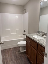 919-921 W Stewart St in Bolivar, MO - Building Photo - Building Photo