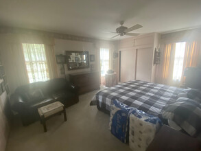 Room in House on Woodvale Dr in Greensboro, NC - Building Photo - Building Photo