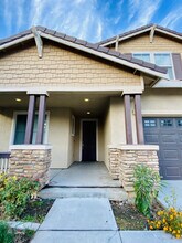 1001 La Paloma St in Turlock, CA - Building Photo - Building Photo