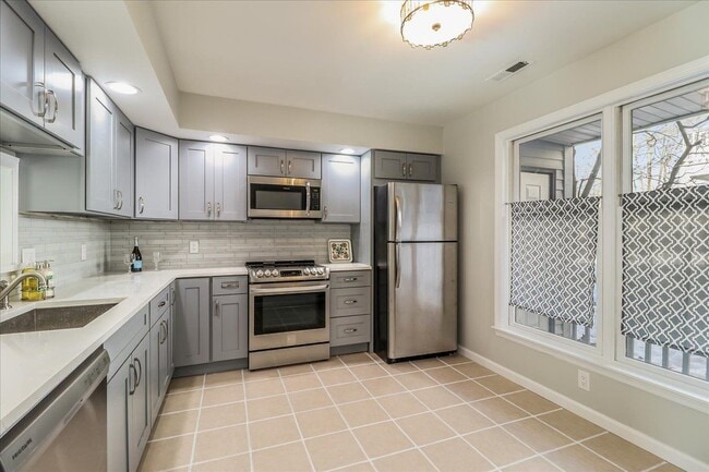20 Raymond Pl