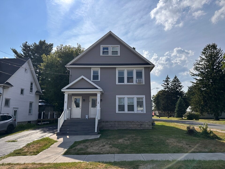 19 Peacock St, Unit 19 PEACOCK ST in Auburn, NY - Foto de edificio