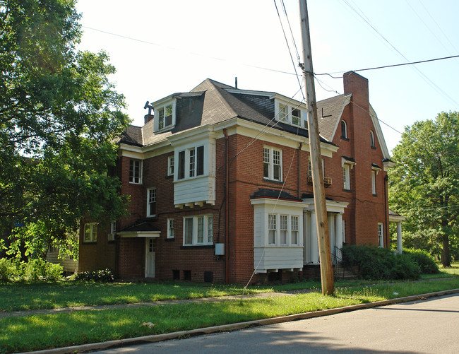 212 Broadway St in Youngstown, OH - Building Photo - Building Photo