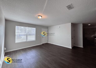 7625 Leafy Forest Way in Jacksonville, FL - Building Photo - Building Photo