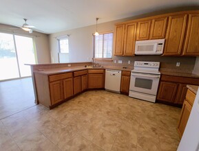 1805 Deer Path in Waukesha, WI - Building Photo - Building Photo