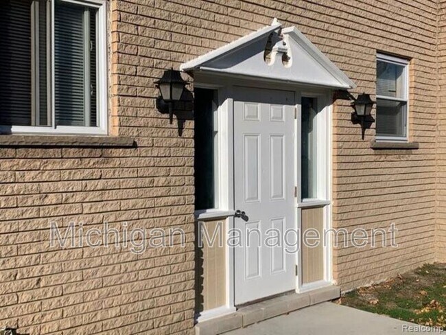 19300 Wick Rd in Allen Park, MI - Foto de edificio - Building Photo