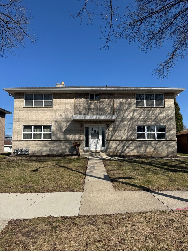 4586 S 14th St in Milwaukee, WI - Building Photo - Building Photo