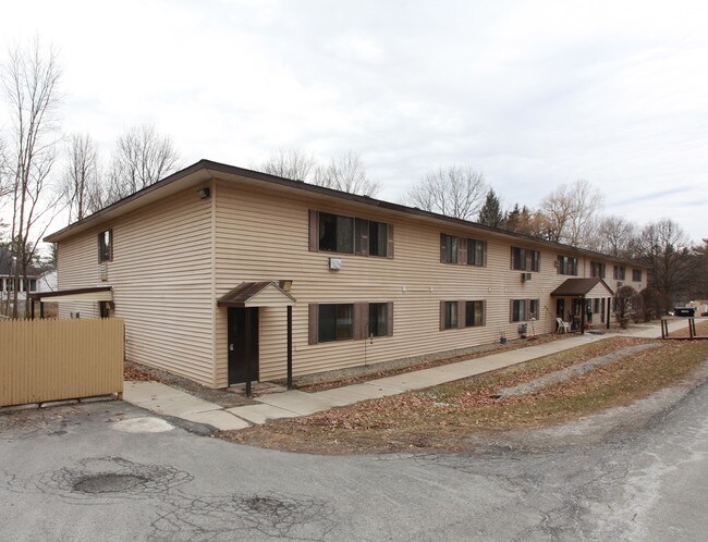 9 Bussey Ln in Hoosick Falls, NY - Building Photo - Building Photo