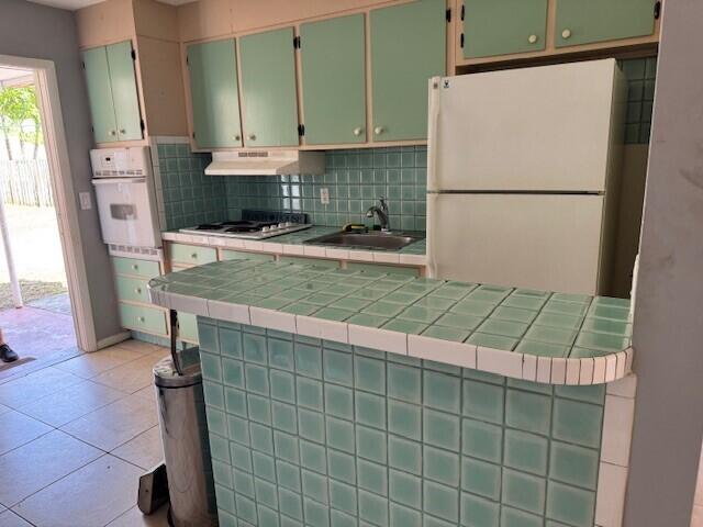 property at 13793 Oleander Ave