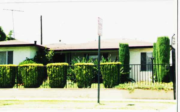 3715 Pine Ave in El Monte, CA - Foto de edificio - Building Photo