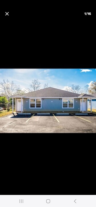 1301 Dolph St in Nacogdoches, TX - Building Photo