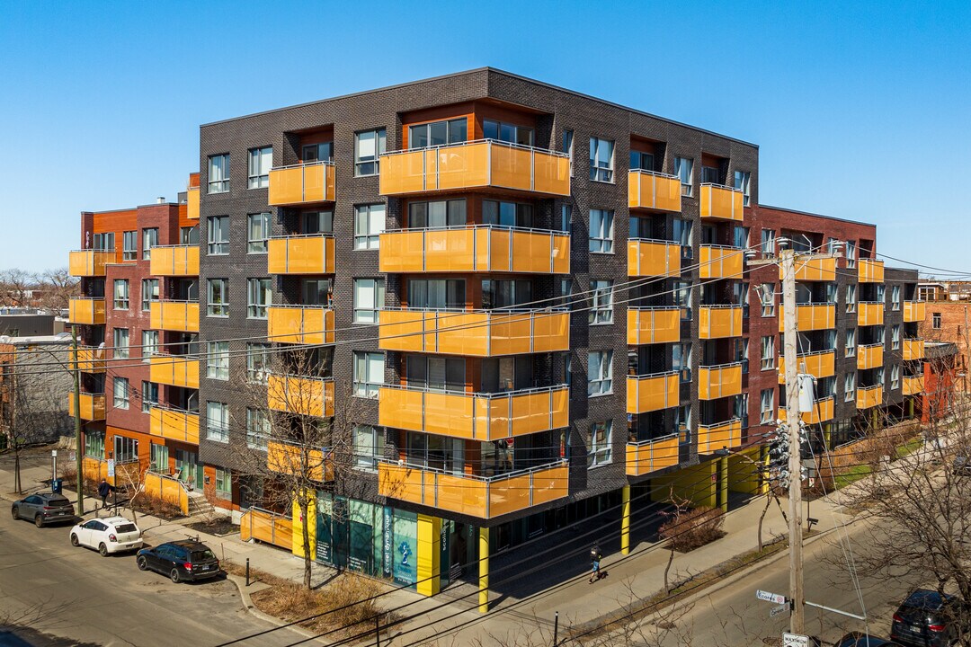 2365 Des Carrières St in Montréal, QC - Building Photo