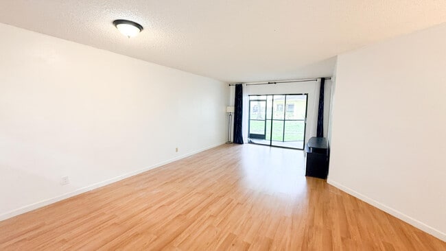 property at 6475 W Oakland Park Blvd