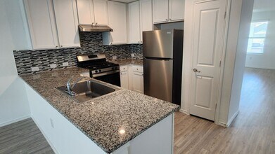 10234 Asta Trl in San Antonio, TX - Building Photo - Building Photo