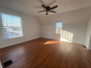 209 E Maple St in Jeffersonville, IN - Building Photo - Building Photo