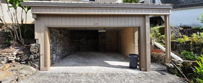 3243 Beaumont Woods Pl in Honolulu, HI - Building Photo - Building Photo